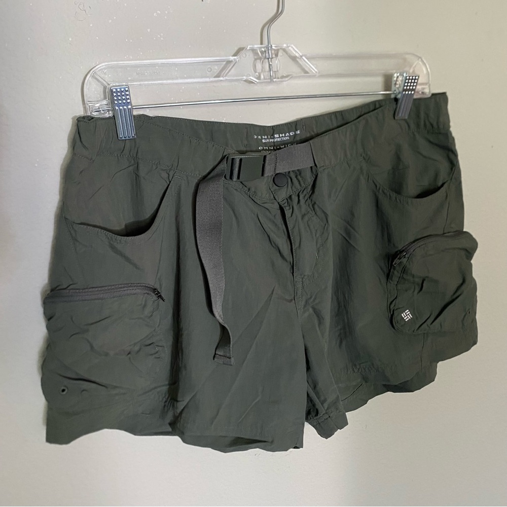 Columbia Omni-Shade Green Cargo Short Shorts with Drawstring Waist Size L